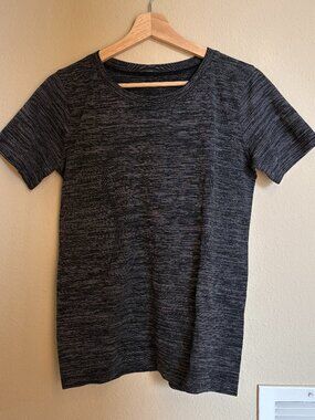 Lululemon Swiftly Tech Short Sleeve Relaxed Fit